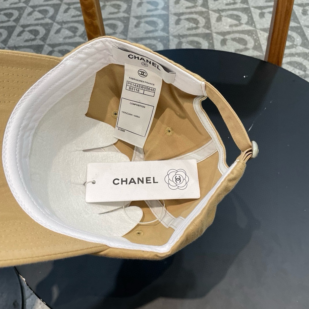  🧢香奈儿Chanel棒球帽🧢，时尚经典款！
可以戴N多年的款式，全棉材质，超舒适，一年四季都是陪你搭配