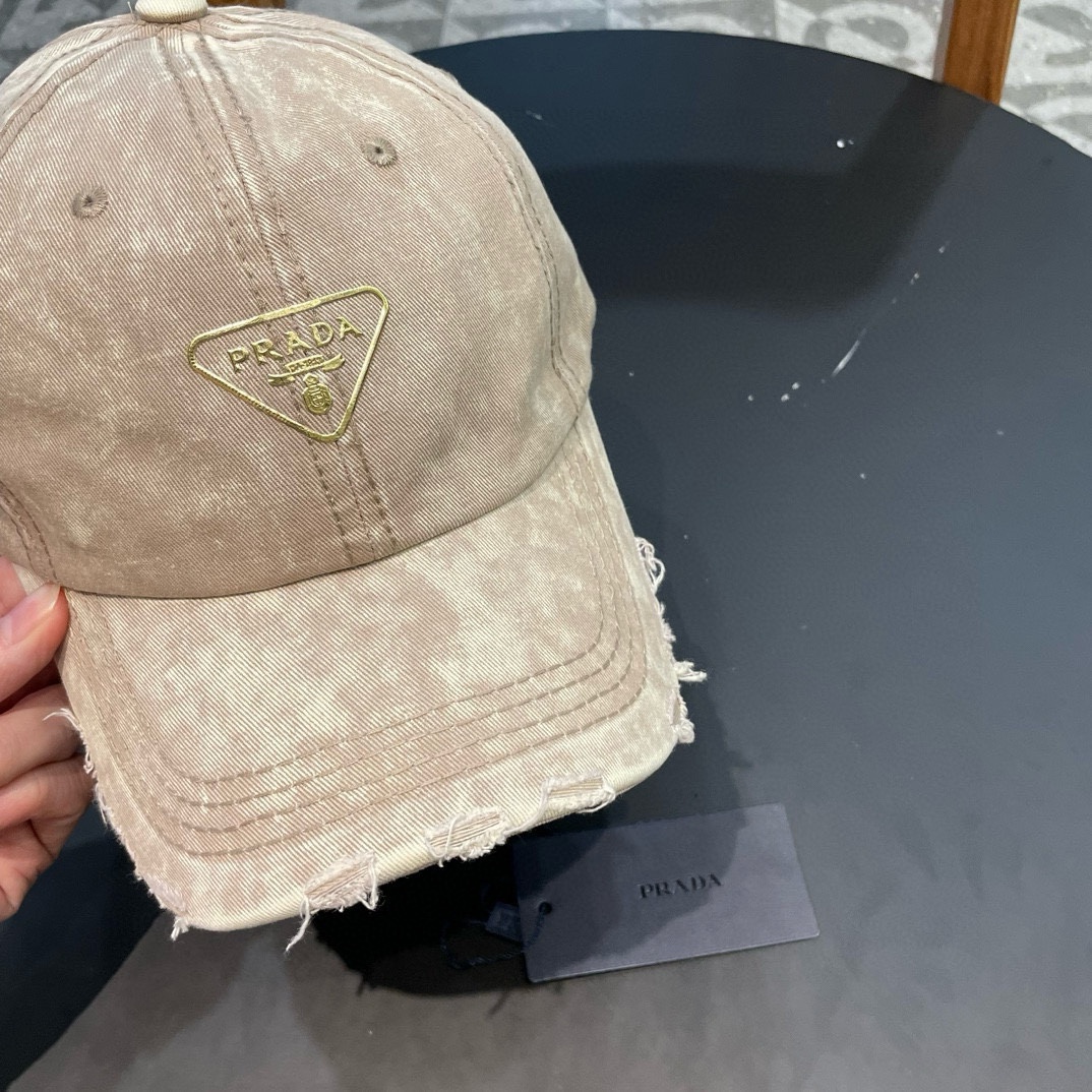  普拉达Prada 经典三角标棒球帽🧢万能必留款 戴一万年都好看 日常刚需 颜色完美 帽型正点 简直谁戴