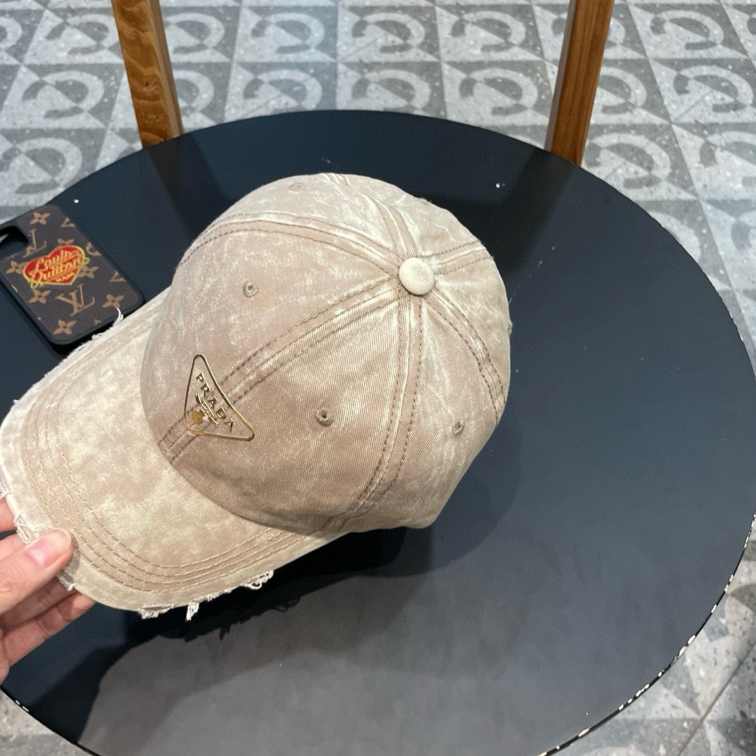  普拉达Prada 经典三角标棒球帽🧢万能必留款 戴一万年都好看 日常刚需 颜色完美 帽型正点 简直谁戴