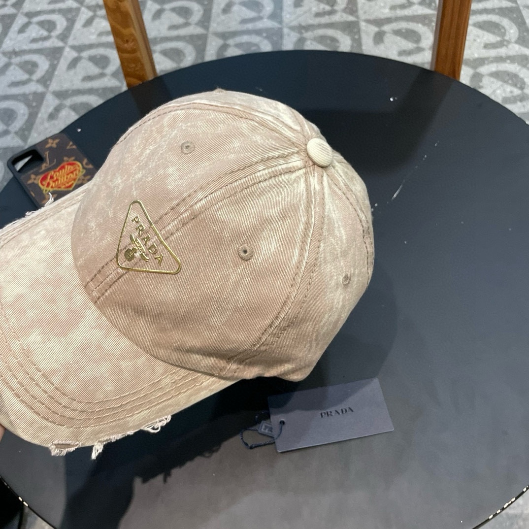  普拉达Prada 经典三角标棒球帽🧢万能必留款 戴一万年都好看 日常刚需 颜色完美 帽型正点 简直谁戴