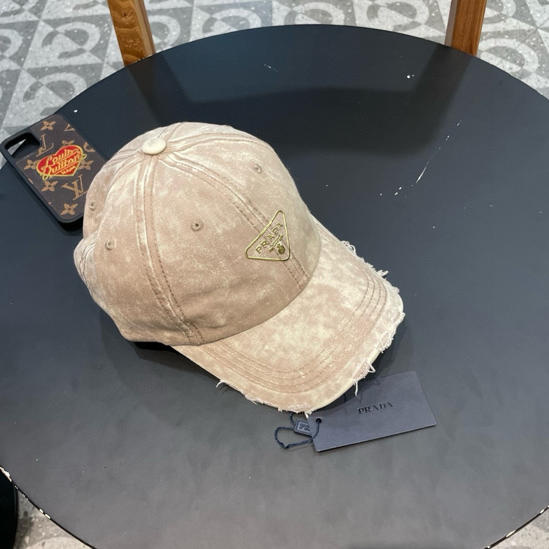  普拉达Prada 经典三角标棒球帽🧢万能必留款 戴一万年都好看 日常刚需 颜色完美 帽型正点 简直谁戴