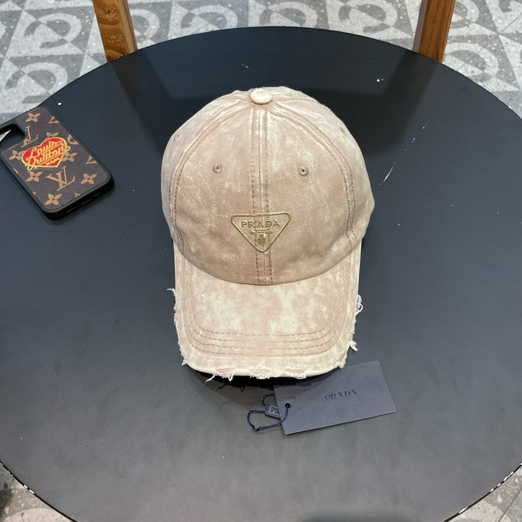  普拉达Prada 经典三角标棒球帽🧢万能必留款 戴一万年都好看 日常刚需 颜色完美 帽型正点 简直谁戴