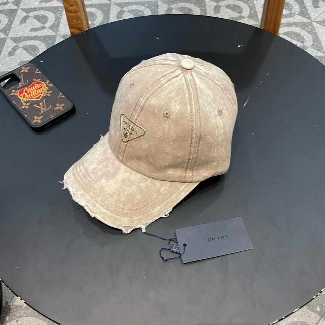  普拉达Prada 经典三角标棒球帽🧢万能必留款 戴一万年都好看 日常刚需 颜色完美 帽型正点 简直谁戴