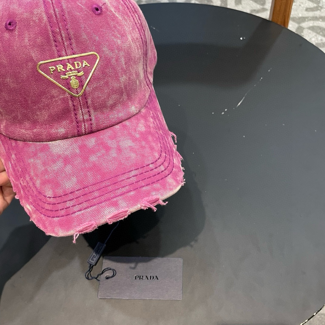  普拉达Prada 经典三角标棒球帽🧢万能必留款 戴一万年都好看 日常刚需 颜色完美 帽型正点 简直谁戴