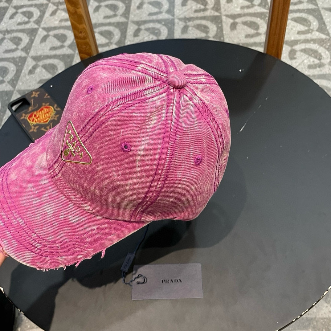  普拉达Prada 经典三角标棒球帽🧢万能必留款 戴一万年都好看 日常刚需 颜色完美 帽型正点 简直谁戴