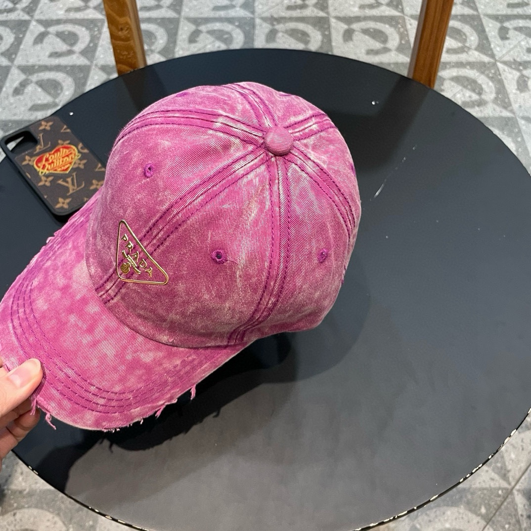  普拉达Prada 经典三角标棒球帽🧢万能必留款 戴一万年都好看 日常刚需 颜色完美 帽型正点 简直谁戴