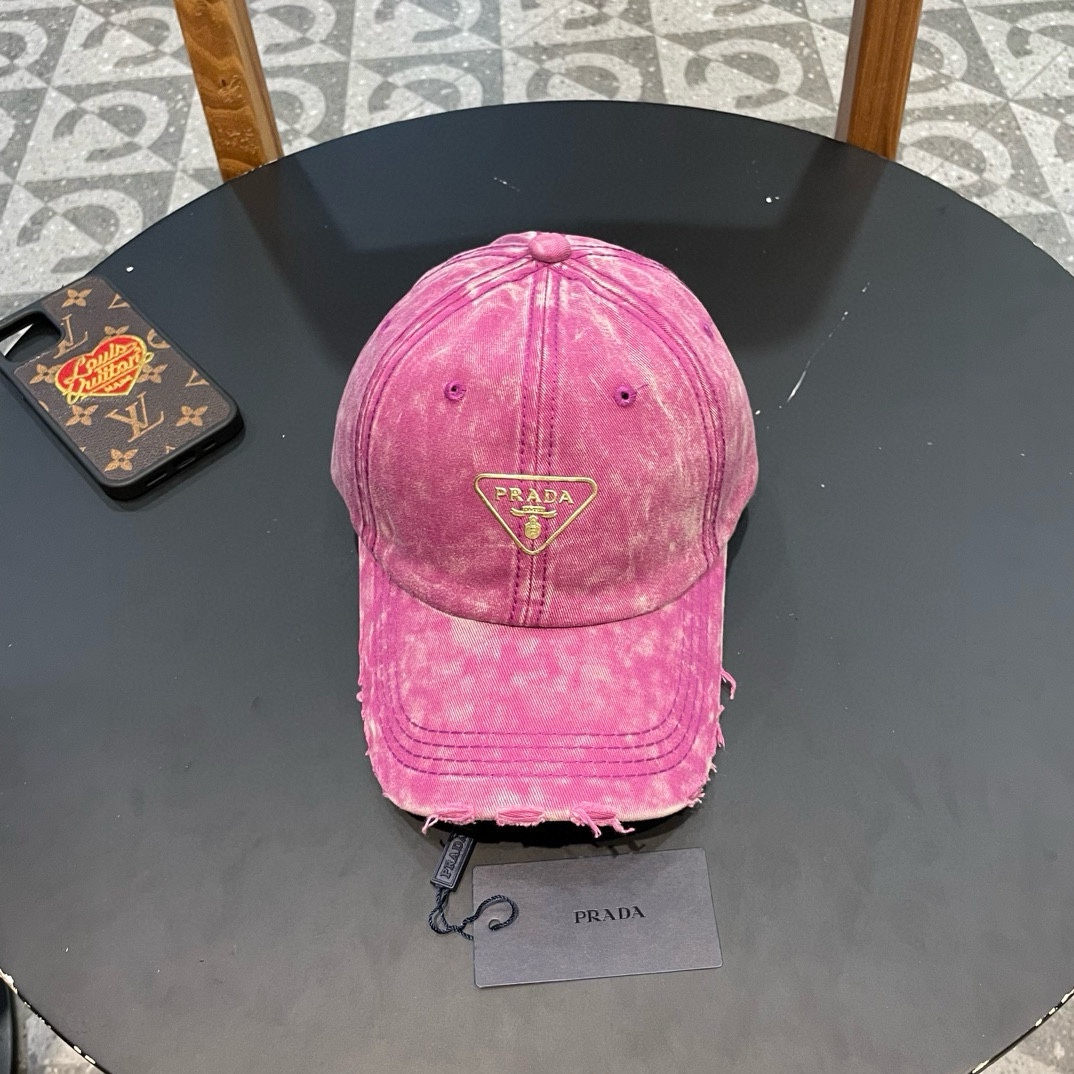 普拉达Prada 经典三角标棒球帽🧢万能必留款 戴一万年都好看 日常刚需 颜色完美 帽型正点 简直谁戴