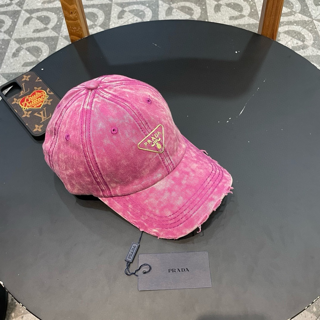  普拉达Prada 经典三角标棒球帽🧢万能必留款 戴一万年都好看 日常刚需 颜色完美 帽型正点 简直谁戴
