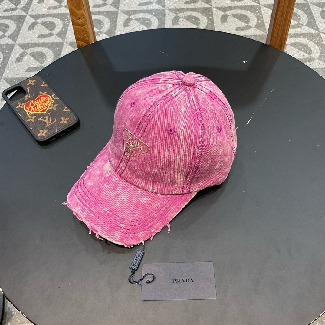  普拉达Prada 经典三角标棒球帽🧢万能必留款 戴一万年都好看 日常刚需 颜色完美 帽型正点 简直谁戴