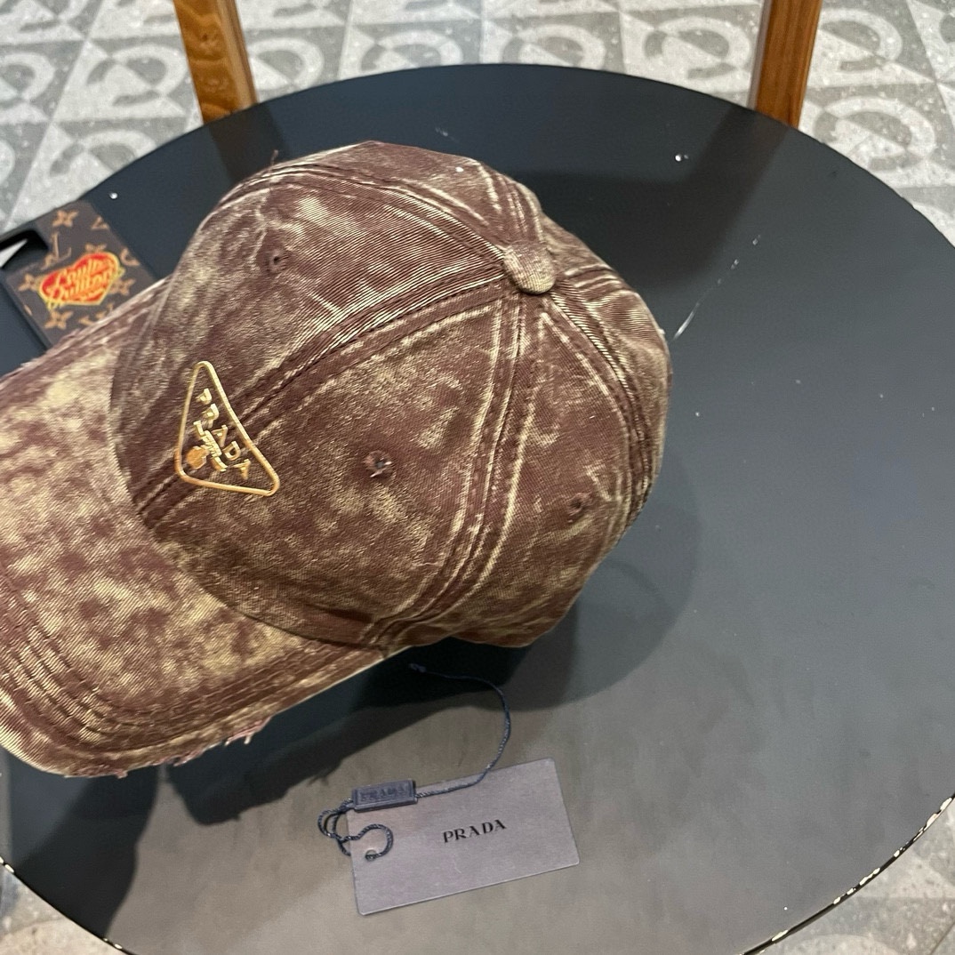 普拉达Prada 经典三角标棒球帽🧢万能必留款 戴一万年都好看 日常刚需 颜色完美 帽型正点 简直谁戴
