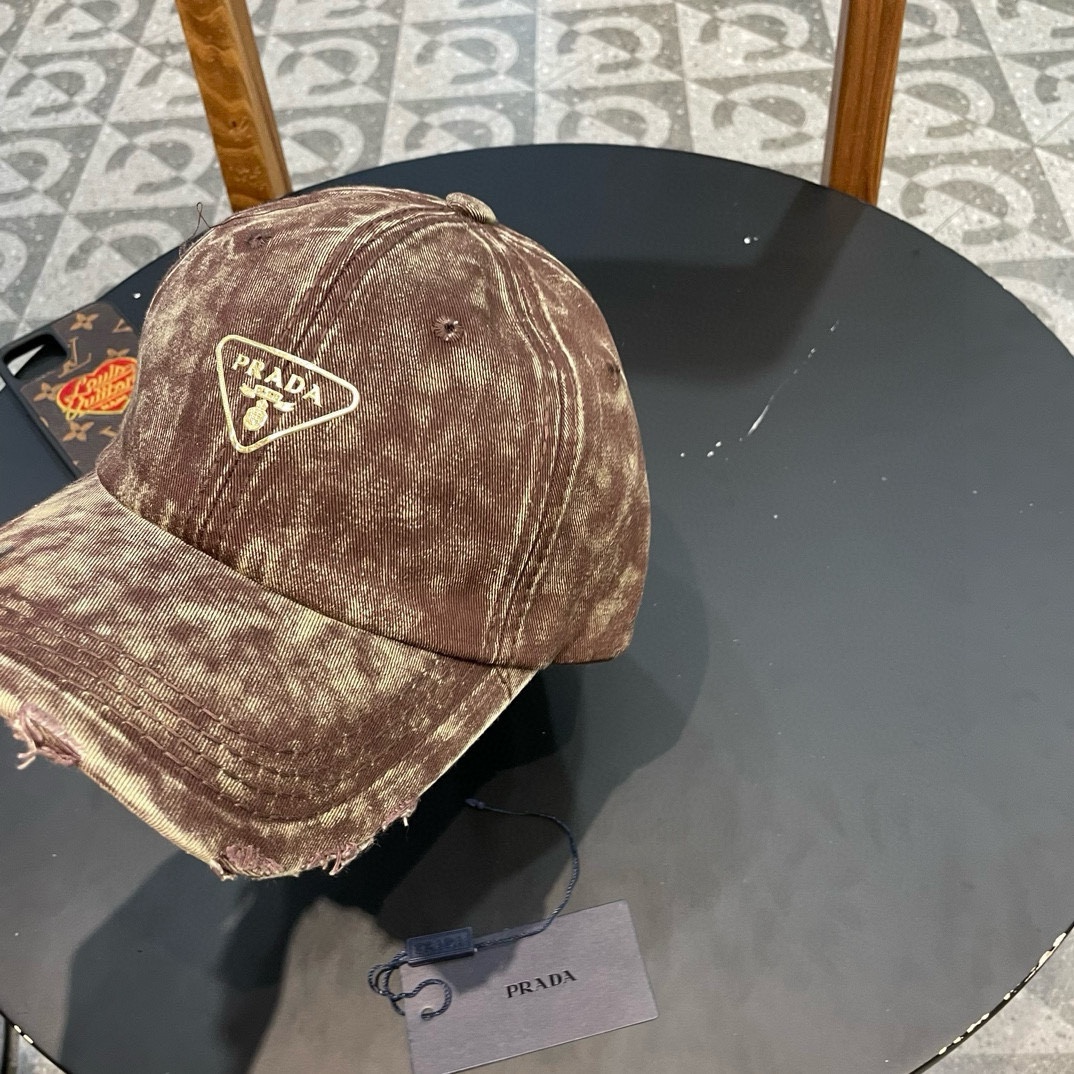  普拉达Prada 经典三角标棒球帽🧢万能必留款 戴一万年都好看 日常刚需 颜色完美 帽型正点 简直谁戴