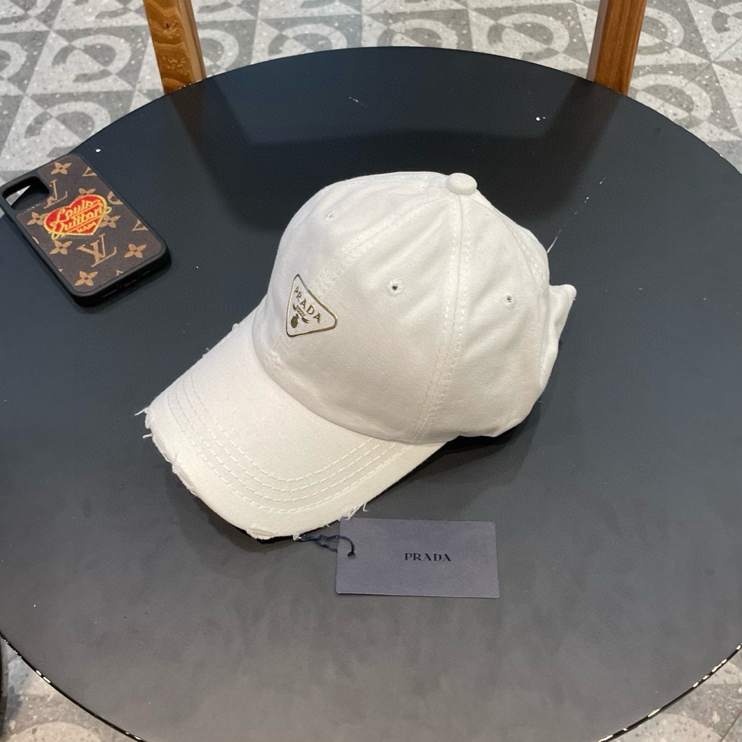  普拉达Prada 经典三角标棒球帽🧢万能必留款 戴一万年都好看 日常刚需 颜色完美 帽型正点 简直谁戴