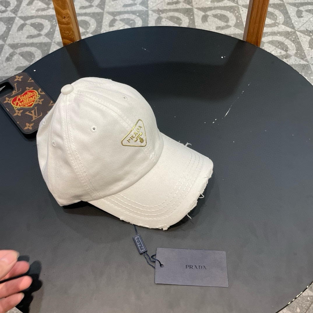  普拉达Prada 经典三角标棒球帽🧢万能必留款 戴一万年都好看 日常刚需 颜色完美 帽型正点 简直谁戴