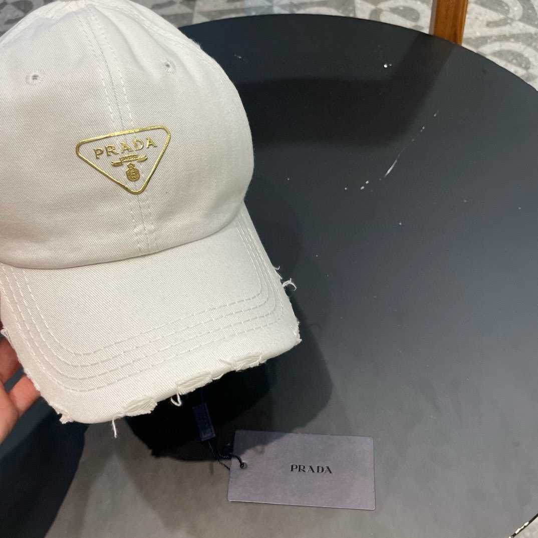  普拉达Prada 经典三角标棒球帽🧢万能必留款 戴一万年都好看 日常刚需 颜色完美 帽型正点 简直谁戴