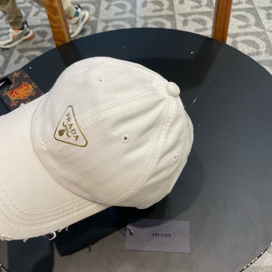  普拉达Prada 经典三角标棒球帽🧢万能必留款 戴一万年都好看 日常刚需 颜色完美 帽型正点 简直谁戴