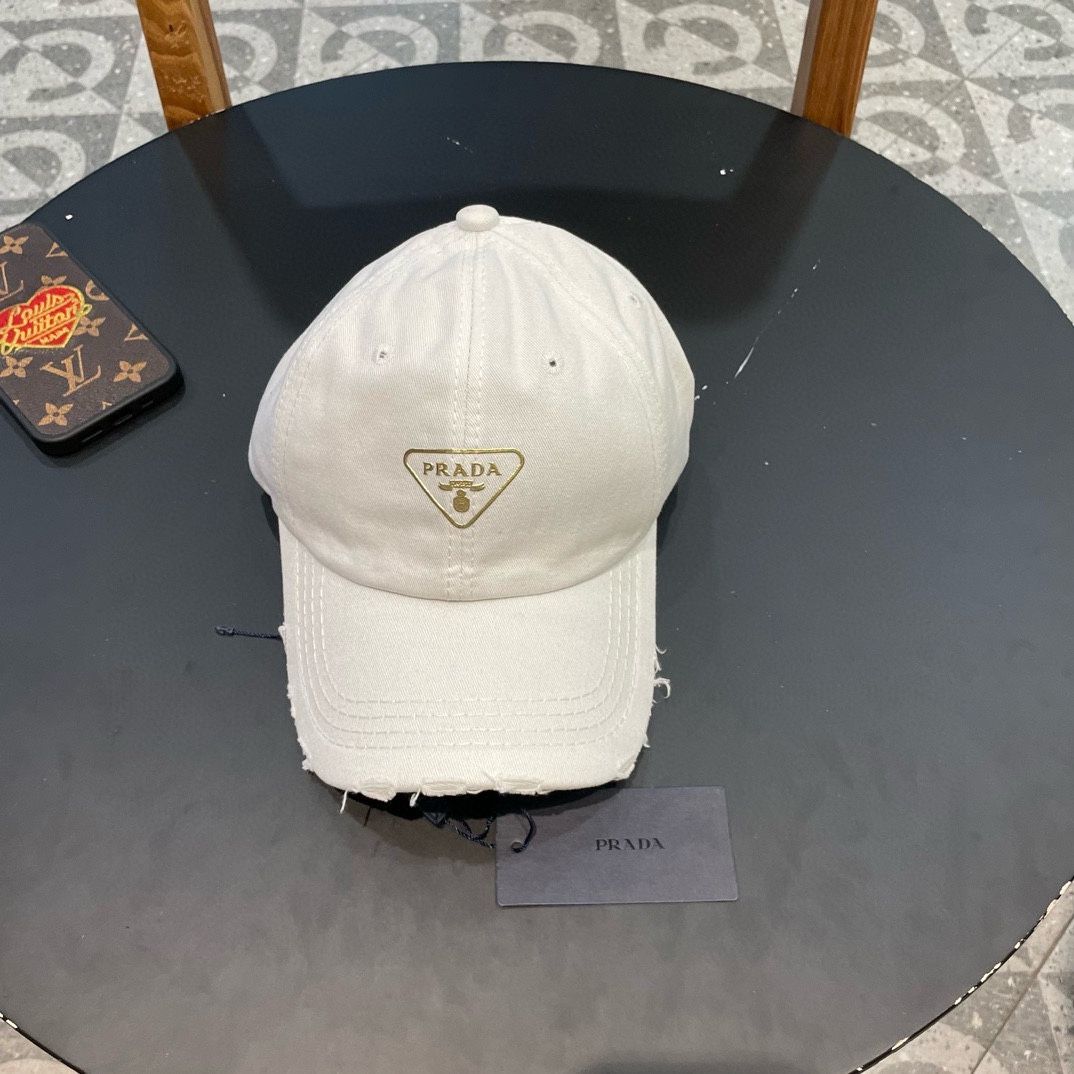  普拉达Prada 经典三角标棒球帽🧢万能必留款 戴一万年都好看 日常刚需 颜色完美 帽型正点 简直谁戴
