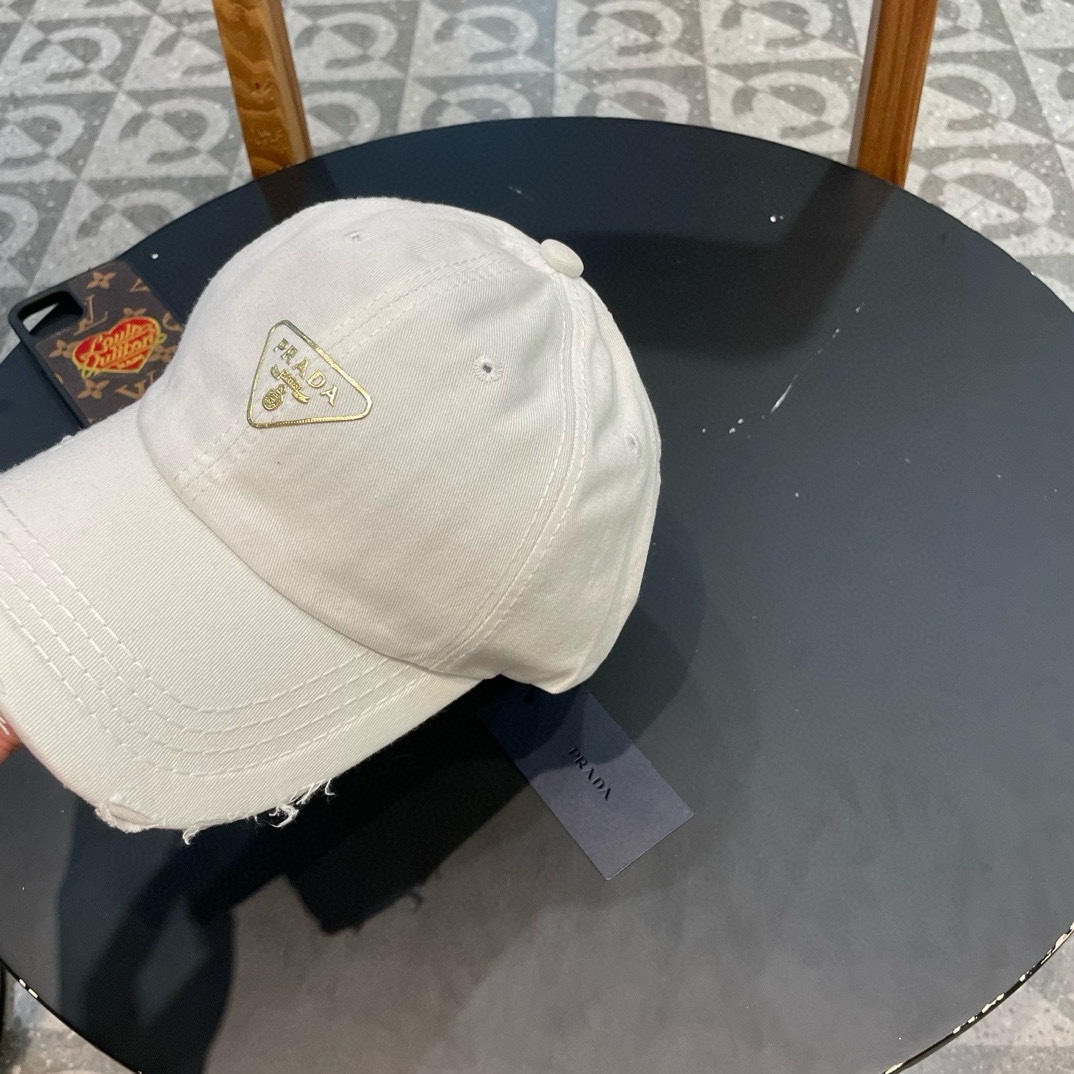  普拉达Prada 经典三角标棒球帽🧢万能必留款 戴一万年都好看 日常刚需 颜色完美 帽型正点 简直谁戴