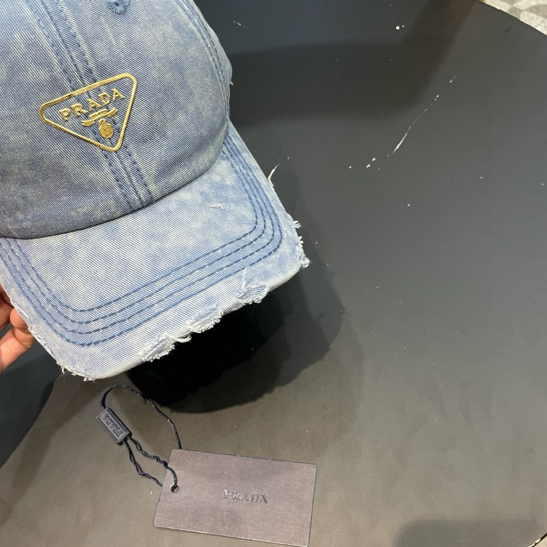  普拉达Prada 经典三角标棒球帽🧢万能必留款 戴一万年都好看 日常刚需 颜色完美 帽型正点 简直谁戴