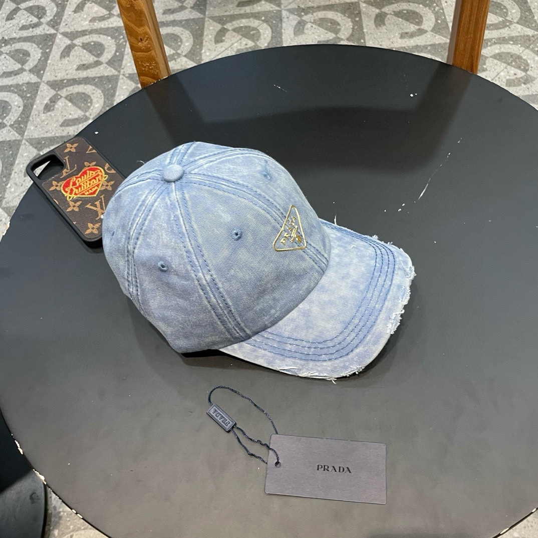  普拉达Prada 经典三角标棒球帽🧢万能必留款 戴一万年都好看 日常刚需 颜色完美 帽型正点 简直谁戴