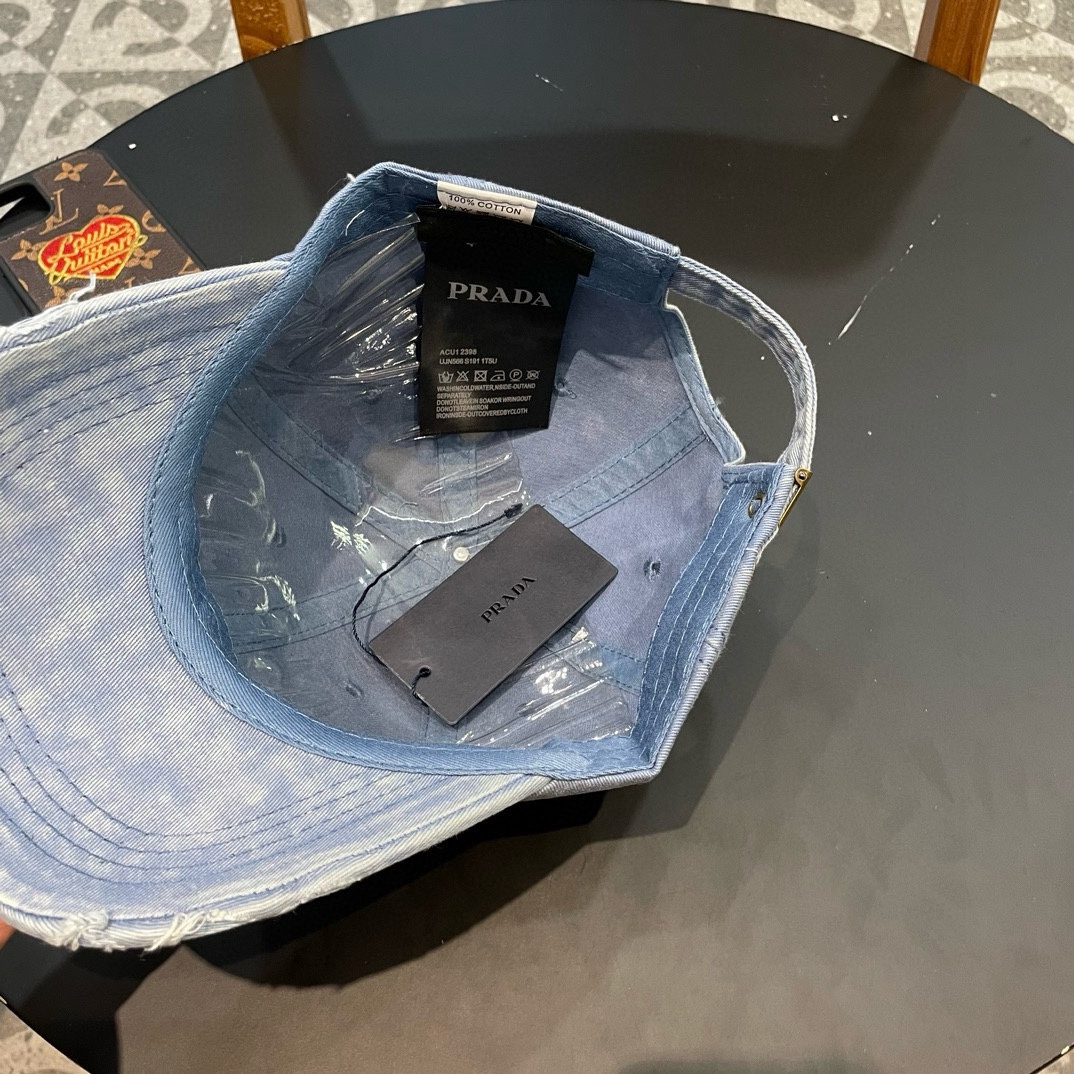  普拉达Prada 经典三角标棒球帽🧢万能必留款 戴一万年都好看 日常刚需 颜色完美 帽型正点 简直谁戴