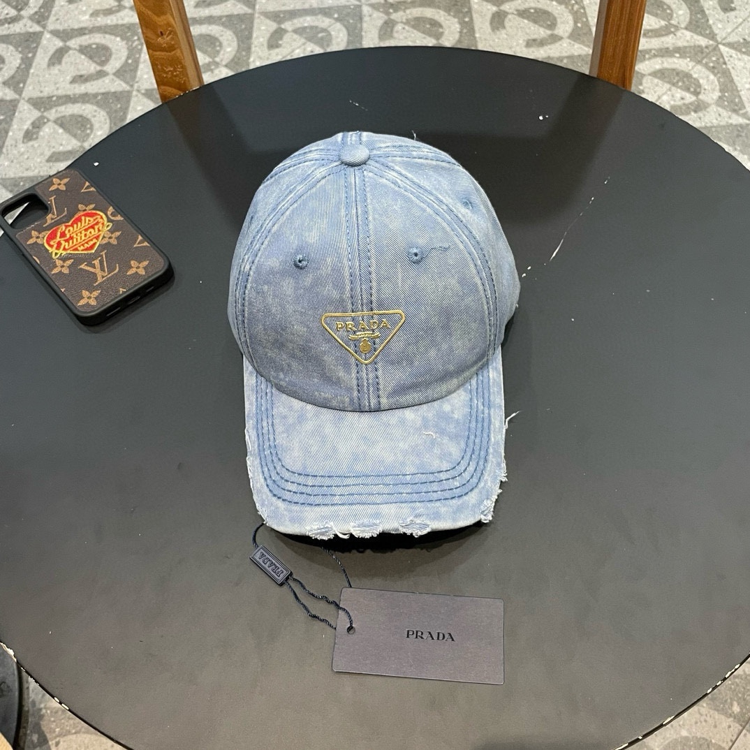  普拉达Prada 经典三角标棒球帽🧢万能必留款 戴一万年都好看 日常刚需 颜色完美 帽型正点 简直谁戴