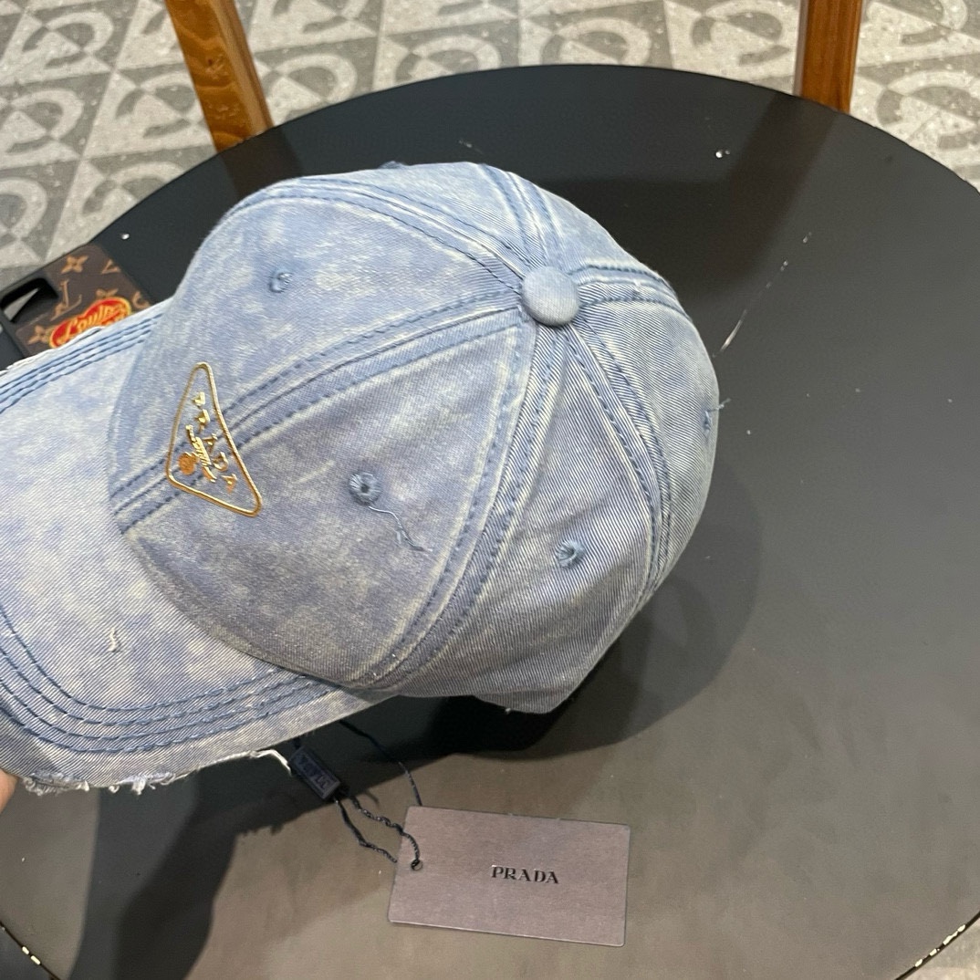  普拉达Prada 经典三角标棒球帽🧢万能必留款 戴一万年都好看 日常刚需 颜色完美 帽型正点 简直谁戴