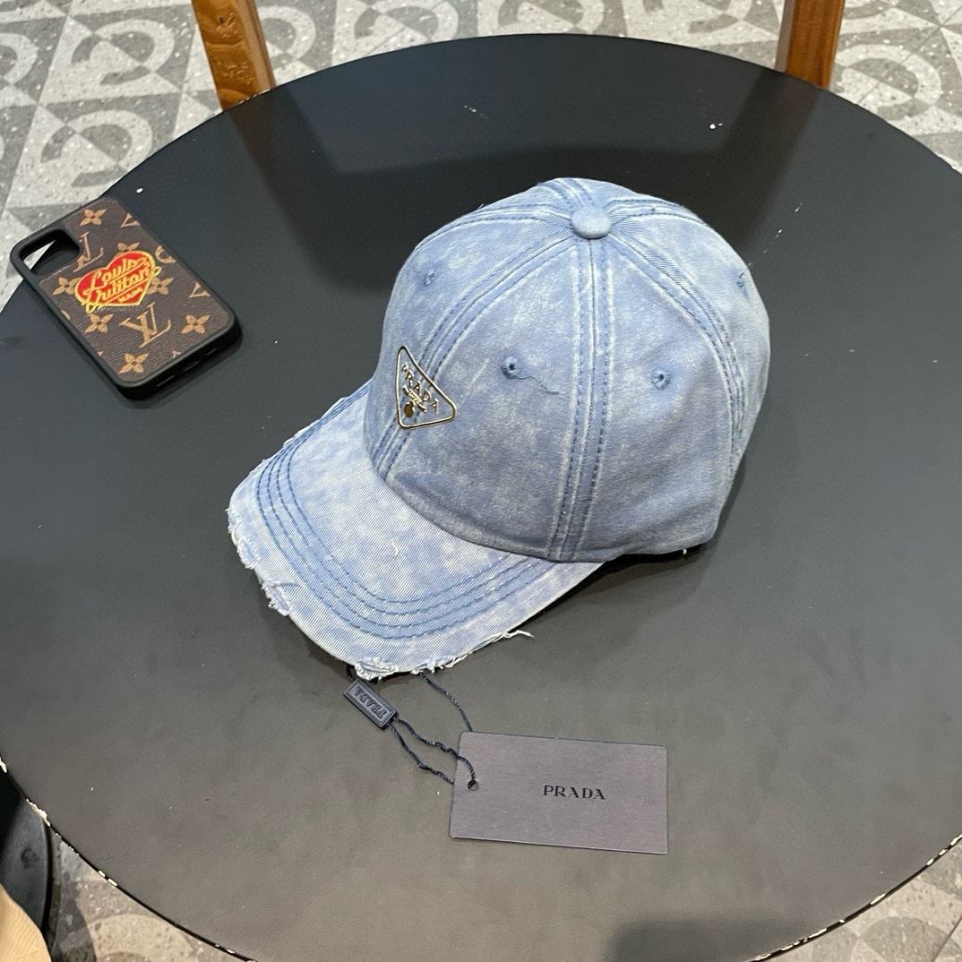  普拉达Prada 经典三角标棒球帽🧢万能必留款 戴一万年都好看 日常刚需 颜色完美 帽型正点 简直谁戴