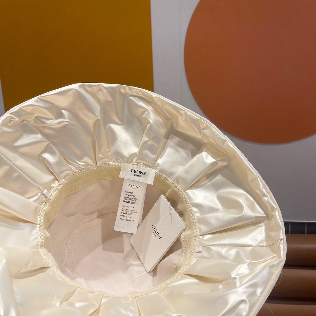  【CELINE 塞琳】新款度假风蝴蝶结大沿彩胶遮阳渔夫帽，大牌款超好搭配，赶紧入手