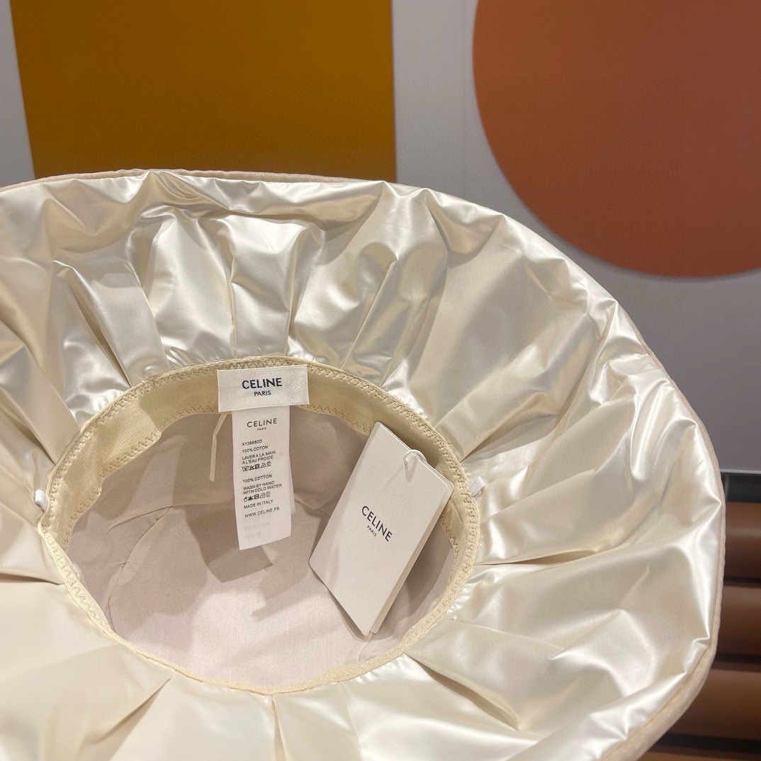  【CELINE 塞琳】新款度假风蝴蝶结大沿彩胶遮阳渔夫帽，大牌款超好搭配，赶紧入手