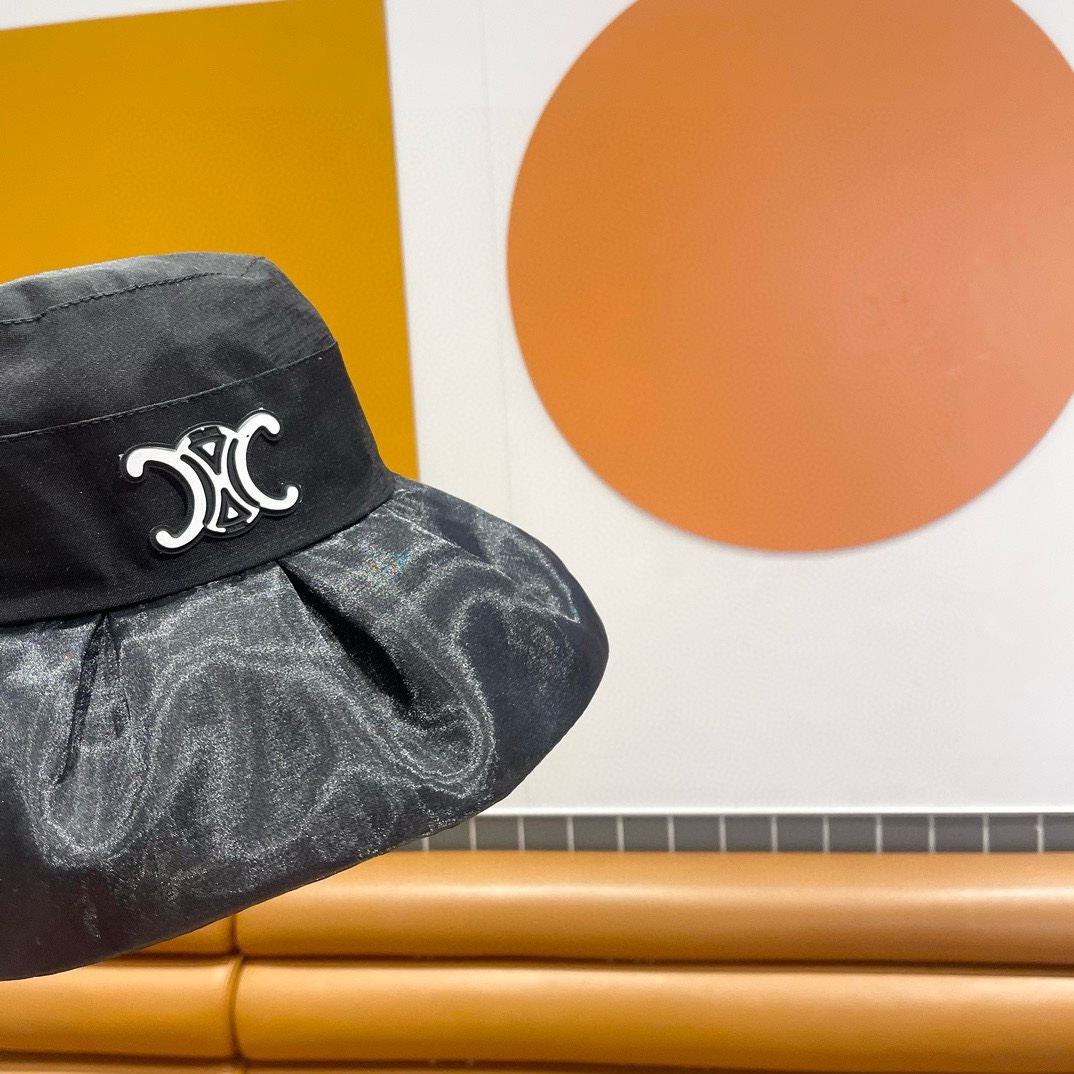  【CELINE 塞琳】新款度假风蝴蝶结大沿彩胶遮阳渔夫帽，大牌款超好搭配，赶紧入手