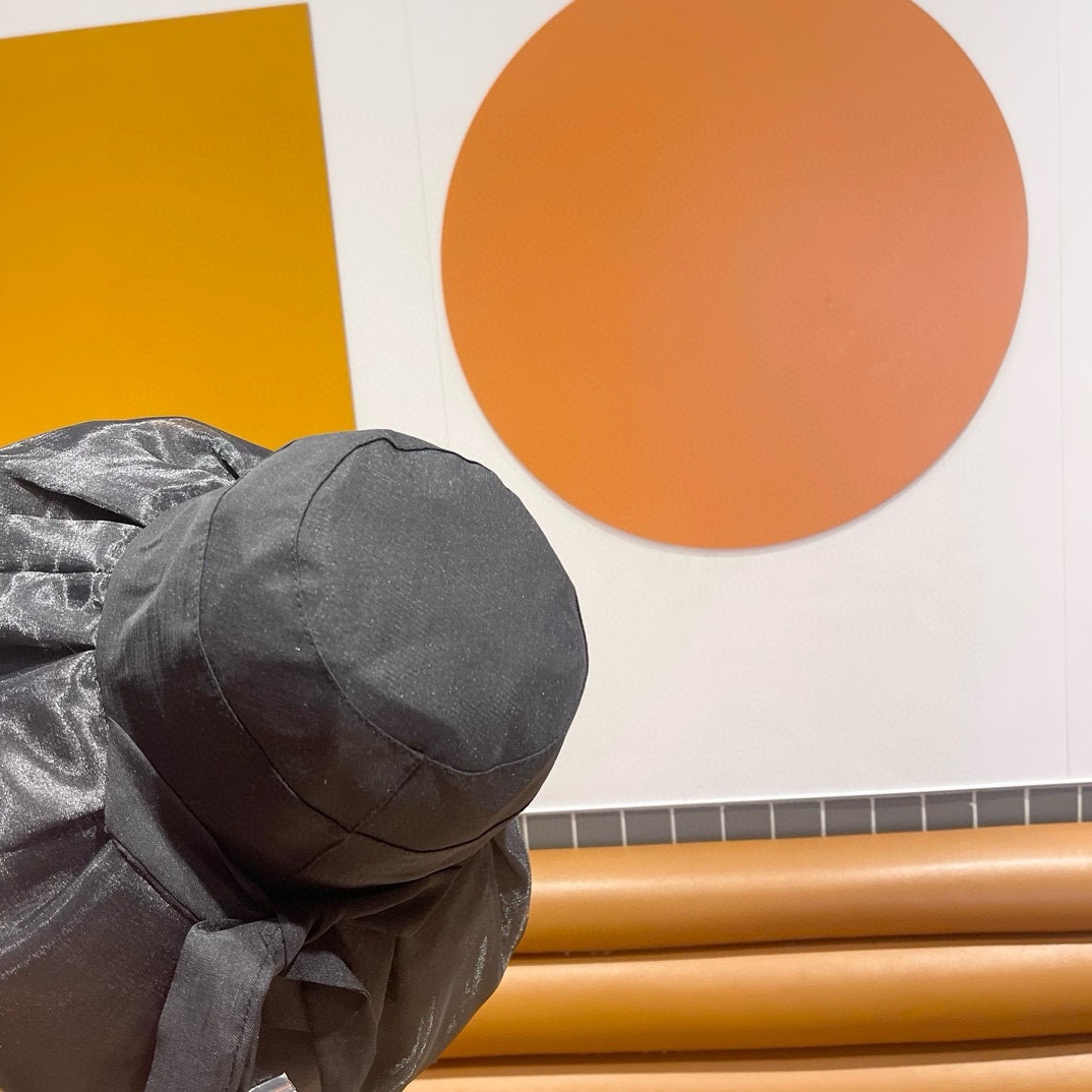  【CELINE 塞琳】新款度假风蝴蝶结大沿彩胶遮阳渔夫帽，大牌款超好搭配，赶紧入手