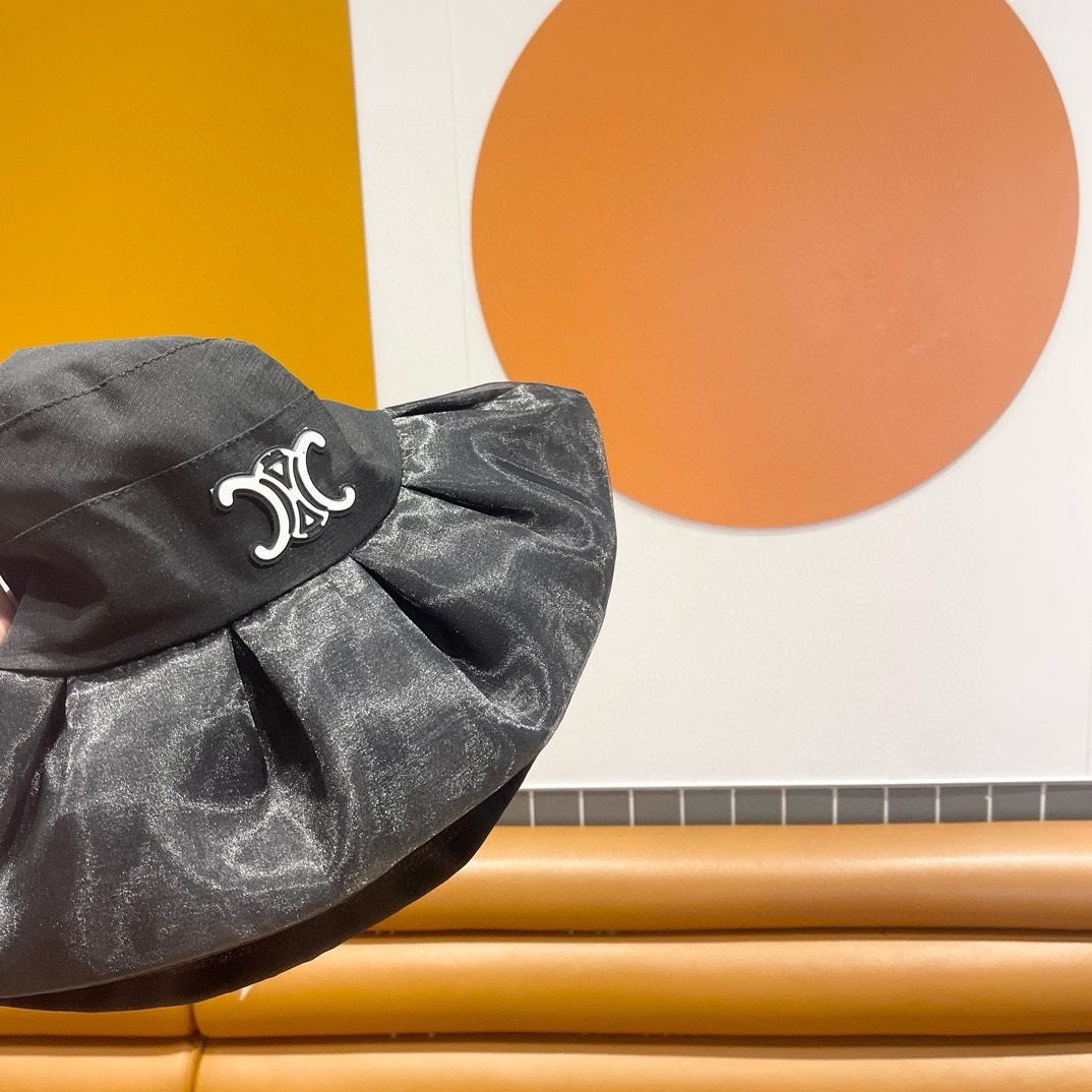  【CELINE 塞琳】新款度假风蝴蝶结大沿彩胶遮阳渔夫帽，大牌款超好搭配，赶紧入手