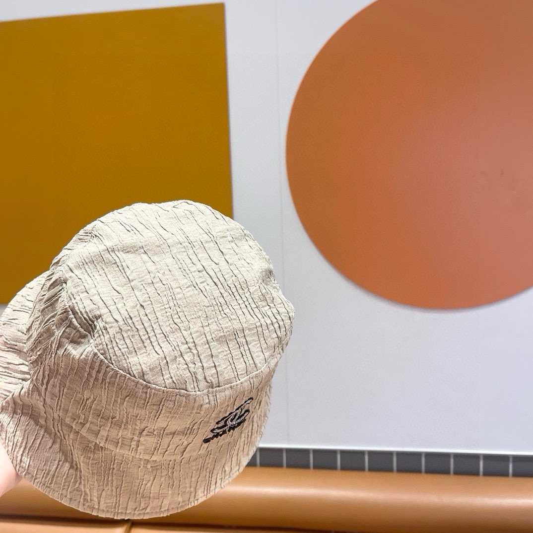    【CHANEL香奈儿】新款高级感小香风渔夫帽，遮阳又超好搭配，出街单品