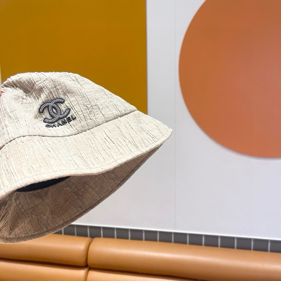   【CHANEL香奈儿】新款高级感小香风渔夫帽，遮阳又超好搭配，出街单品