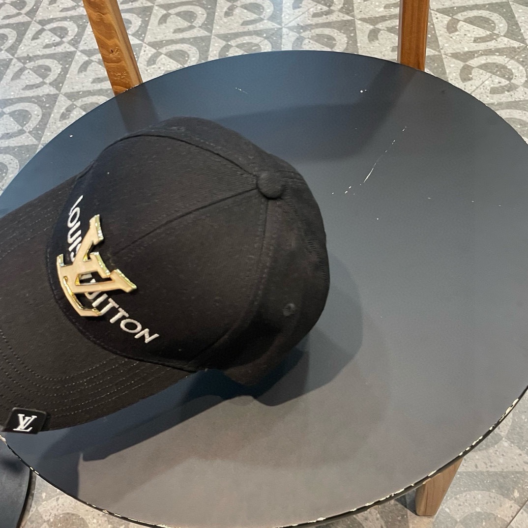  LV路易威登经典棒球帽🧢 火货，百搭单品🥰随便搭配都很好看