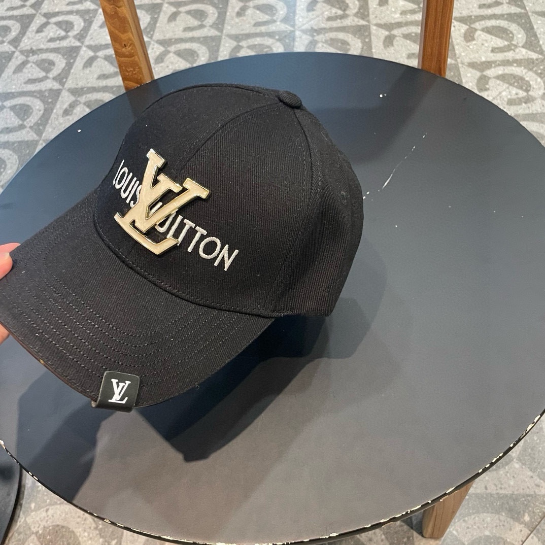  LV路易威登经典棒球帽🧢 火货，百搭单品🥰随便搭配都很好看