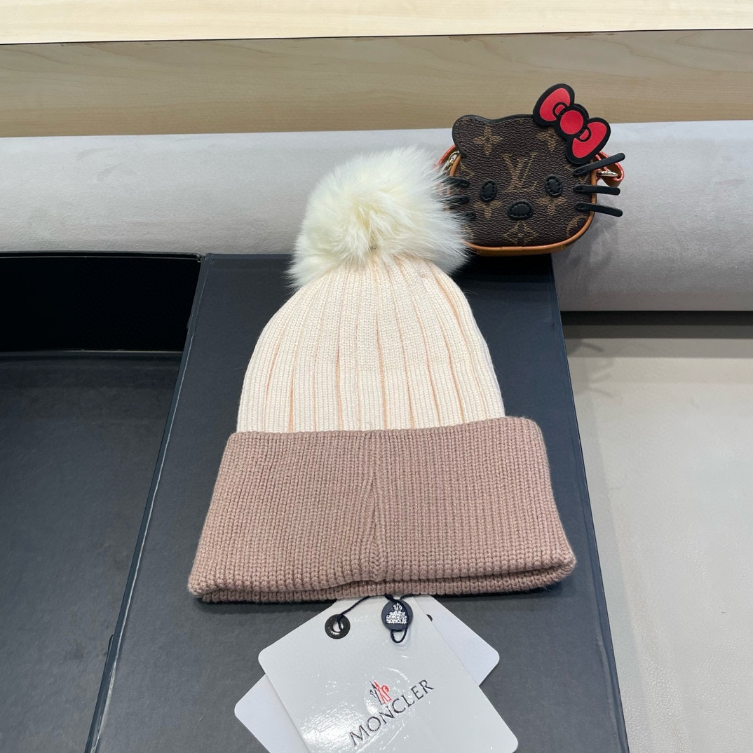  蒙口双标logo。针织毛线帽！小姐姐的冬日最爱～随便搭配什么衣服都好看！又减龄又显可爱的一款～颜色很多