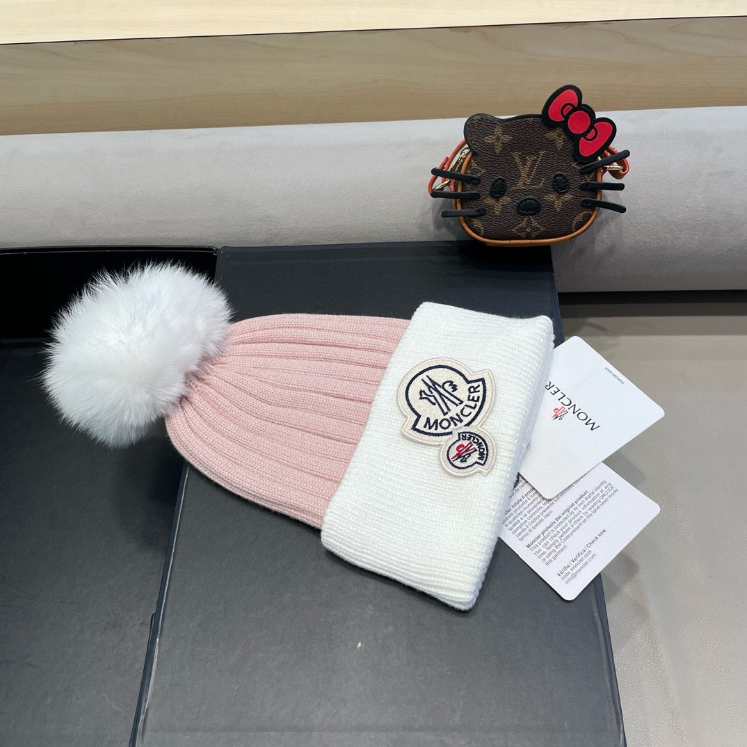  蒙口双标logo。针织毛线帽！小姐姐的冬日最爱～随便搭配什么衣服都好看！又减龄又显可爱的一款～颜色很多