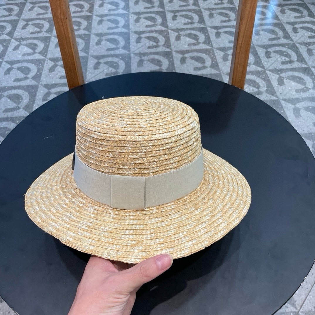  DIOR👒迪奥 春夏新麦杆草帽👏简约大方，百搭单品～出街首选，新款帽型超美腻，新品上架
