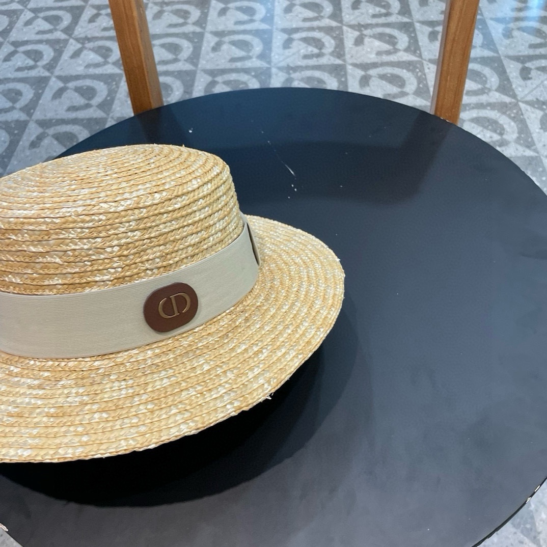  DIOR👒迪奥 春夏新麦杆草帽👏简约大方，百搭单品～出街首选，新款帽型超美腻，新品上架