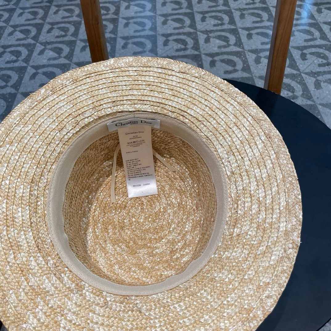  DIOR👒迪奥 春夏新麦杆草帽👏简约大方，百搭单品～出街首选，新款帽型超美腻，新品上架