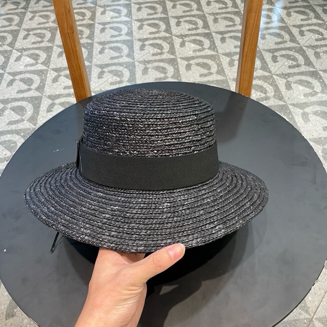  DIOR👒迪奥 春夏新麦杆草帽👏简约大方，百搭单品～出街首选，新款帽型超美腻，新品上架
