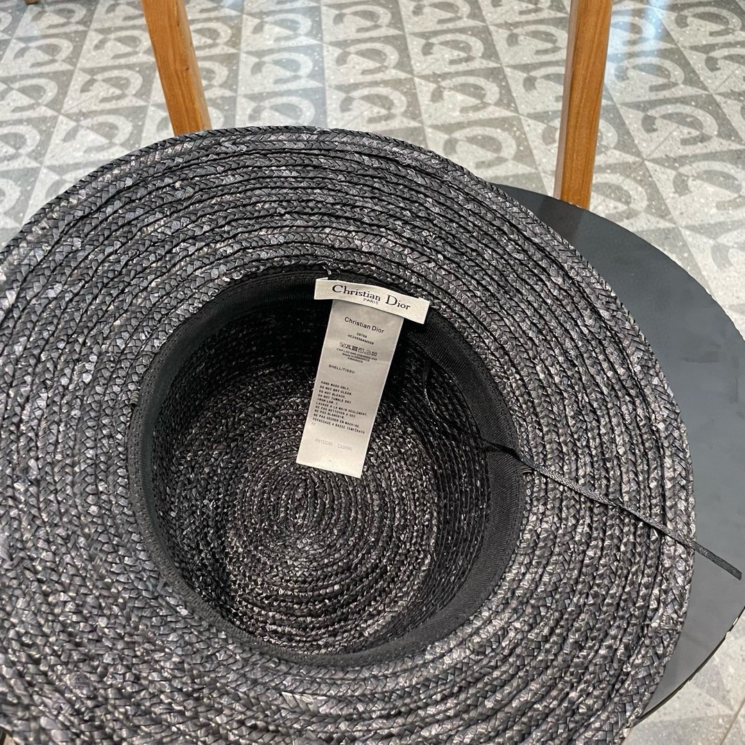  DIOR👒迪奥 春夏新麦杆草帽👏简约大方，百搭单品～出街首选，新款帽型超美腻，新品上架