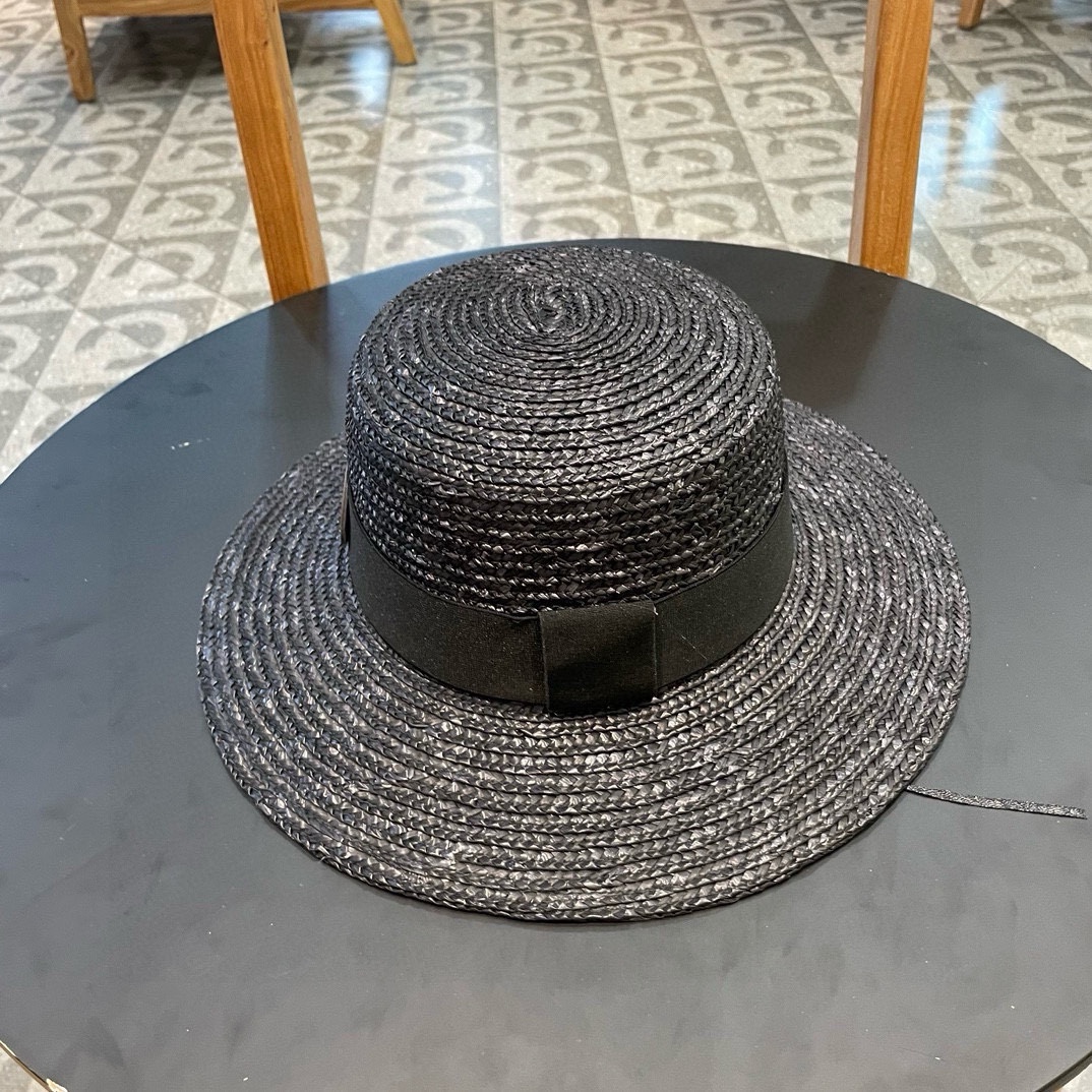  DIOR👒迪奥 春夏新麦杆草帽👏简约大方，百搭单品～出街首选，新款帽型超美腻，新品上架
