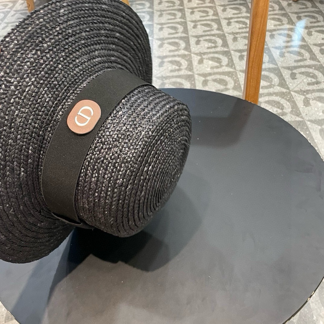  DIOR👒迪奥 春夏新麦杆草帽👏简约大方，百搭单品～出街首选，新款帽型超美腻，新品上架