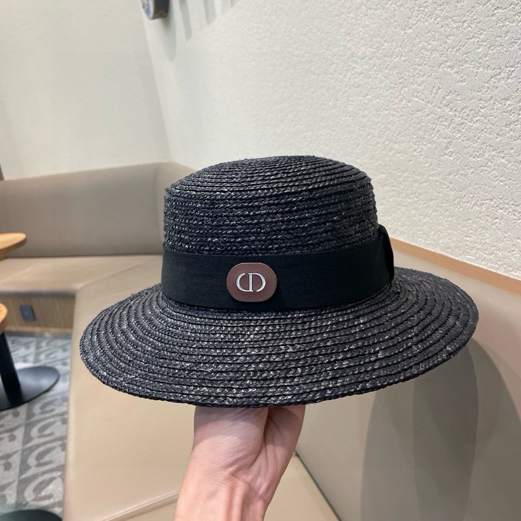  DIOR👒迪奥 春夏新麦杆草帽👏简约大方，百搭单品～出街首选，新款帽型超美腻，新品上架