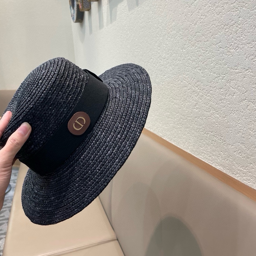  DIOR👒迪奥 春夏新麦杆草帽👏简约大方，百搭单品～出街首选，新款帽型超美腻，新品上架