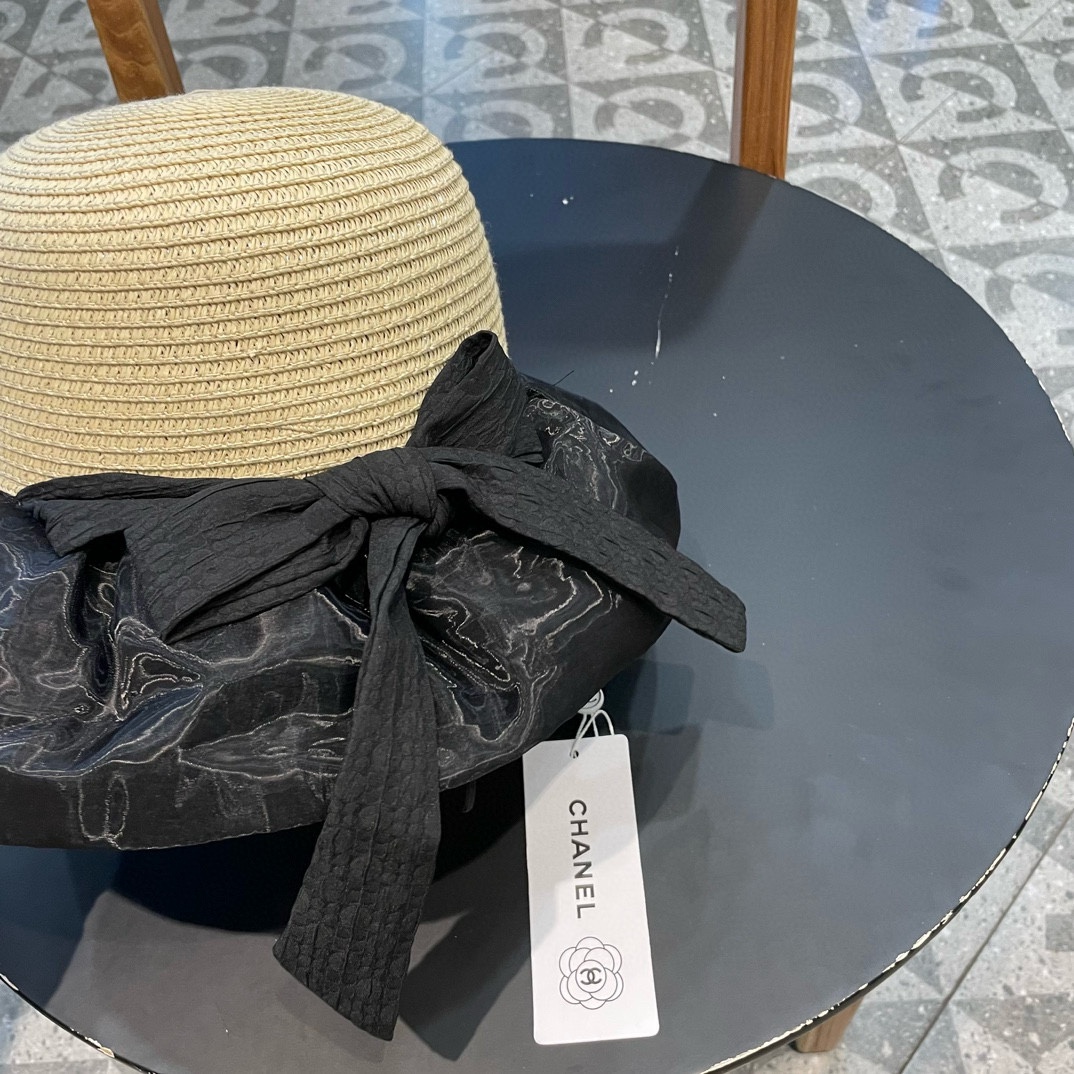 Chanel香奈儿夏天水波纹拼接草帽子女时尚大帽檐百搭防晒休闲出游海边遮阳帽Chanel香奈儿夏天水波纹