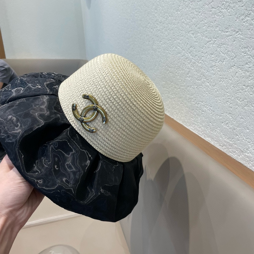 Chanel香奈儿夏天水波纹拼接草帽子女时尚大帽檐百搭防晒休闲出游海边遮阳帽Chanel香奈儿夏天水波纹