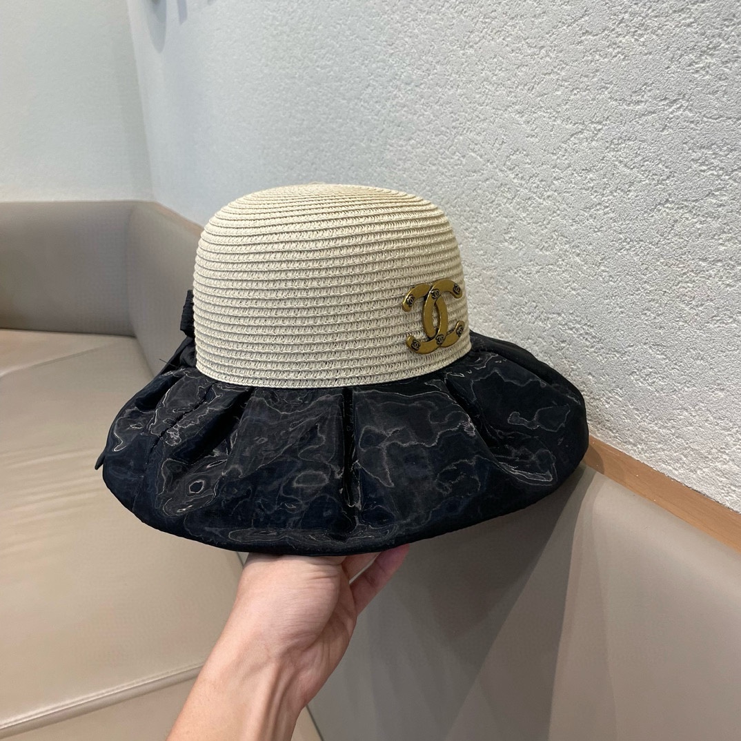 Chanel香奈儿夏天水波纹拼接草帽子女时尚大帽檐百搭防晒休闲出游海边遮阳帽Chanel香奈儿夏天水波纹